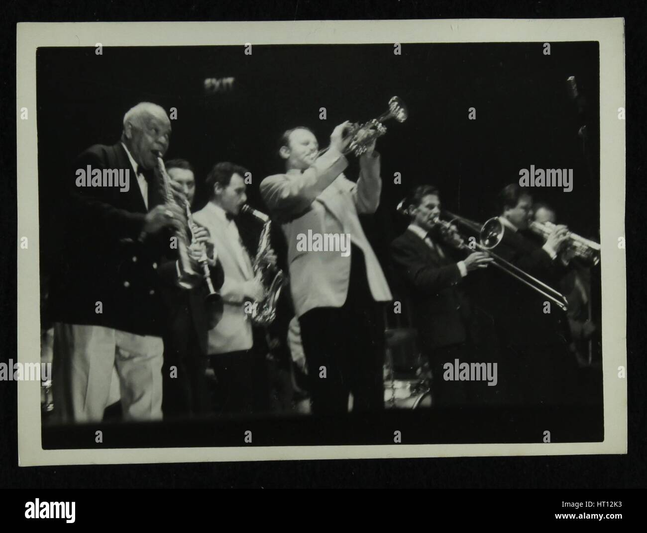 Sidney Bechet (saxophone soprano) et Humphrey Lyttelton jouant au Colston Hall, Bristol, 1956. Artiste : Denis Williams Banque D'Images