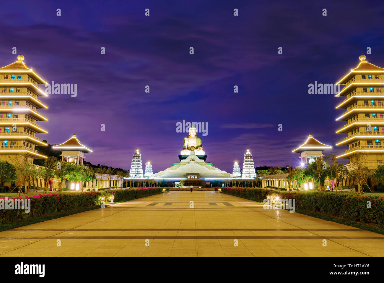 Fo Guang Shan Vue de nuit avec les bâtiments de la pagode Banque D'Images