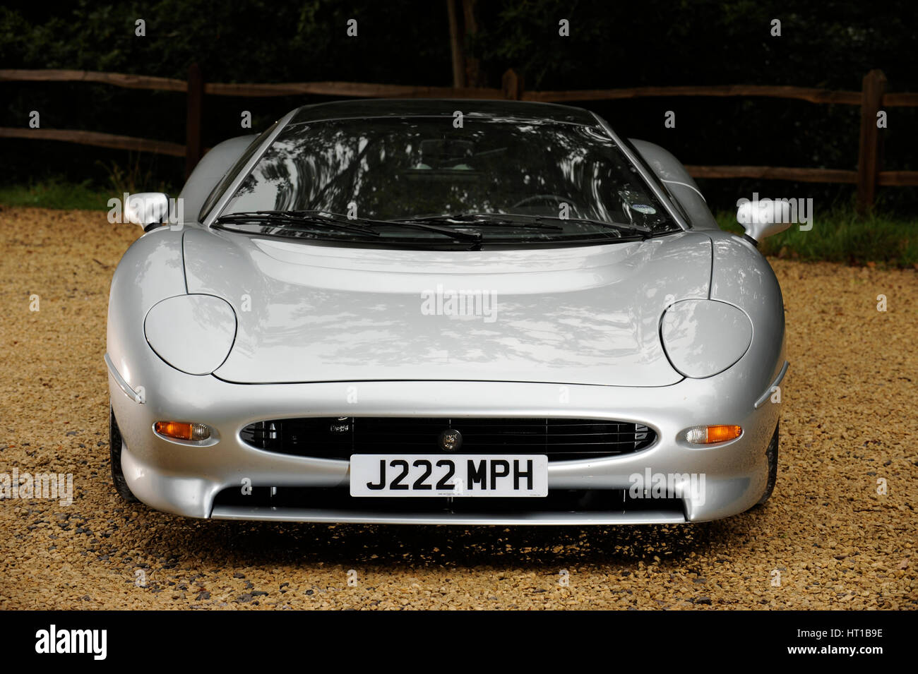 Jaguar XJ220R 1993. Artiste : Simon de l'argile. Banque D'Images