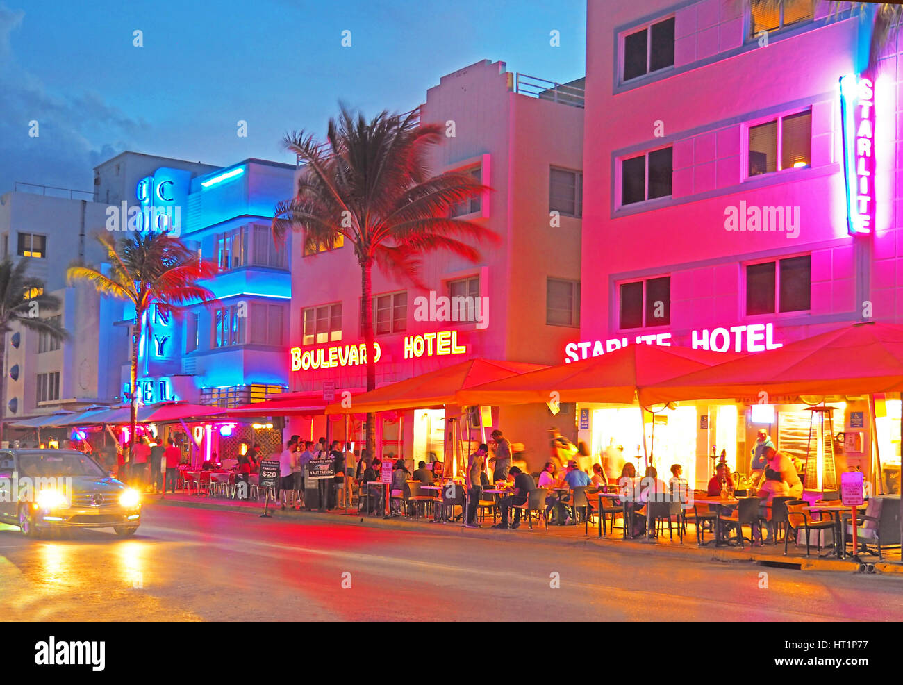 Quartier art déco de South Beach, Ocean Drive à Miami Beach. Banque D'Images