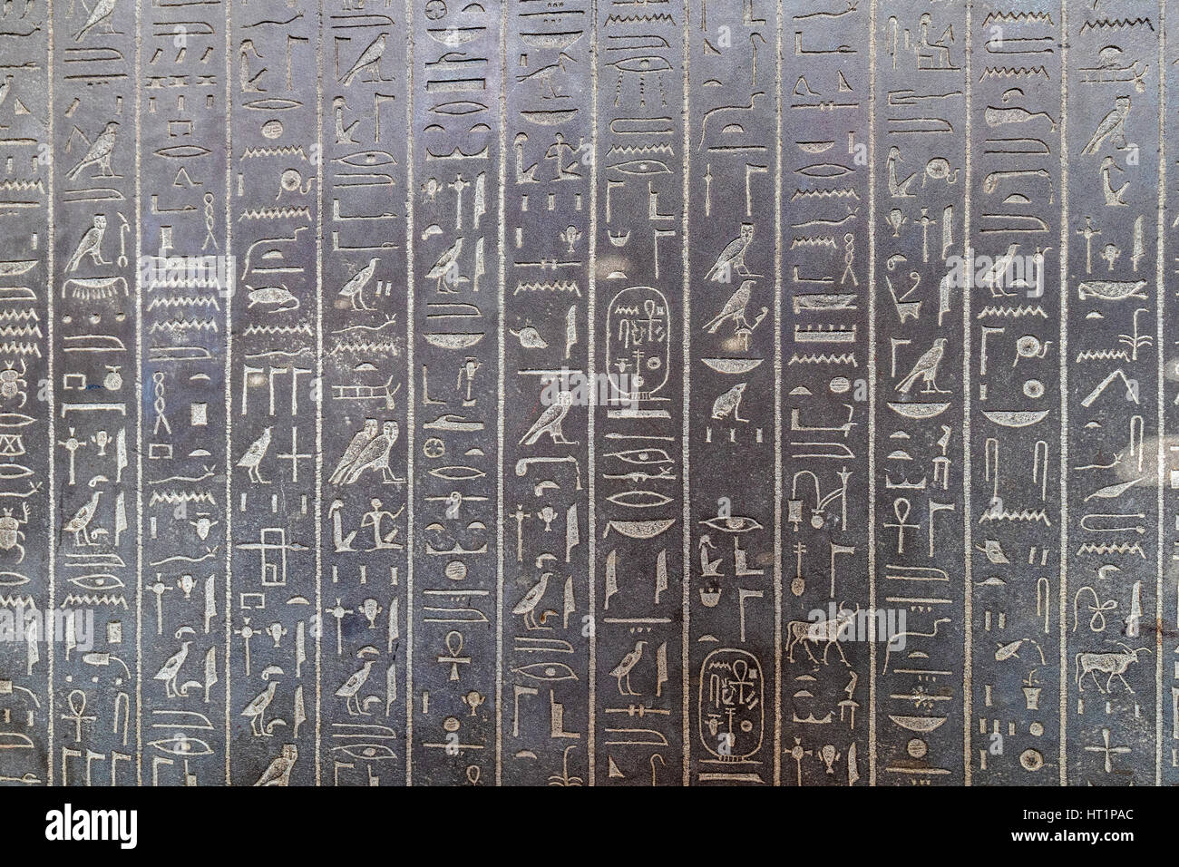 Dans l'Égypte ancienne en pierre trouvés dans hierogliphs montrant la cale sèche basse Banque D'Images