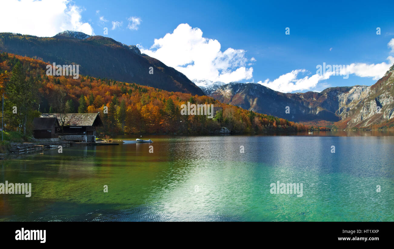Vue d'automne du lac de Bohinj (bohinjsko jezero), Slovénie Banque D'Images