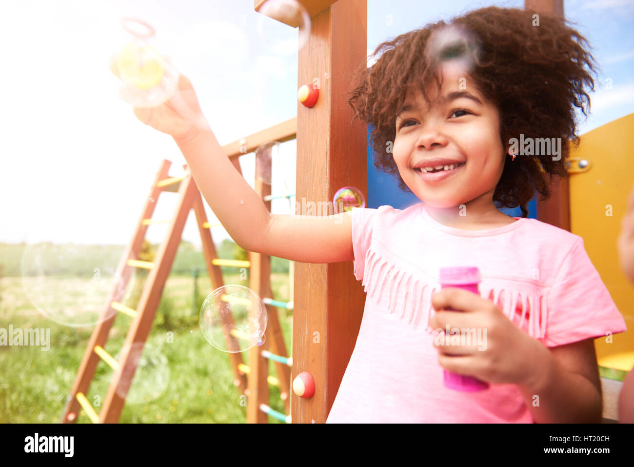 Temps d'insouciance pour petite fille Banque D'Images