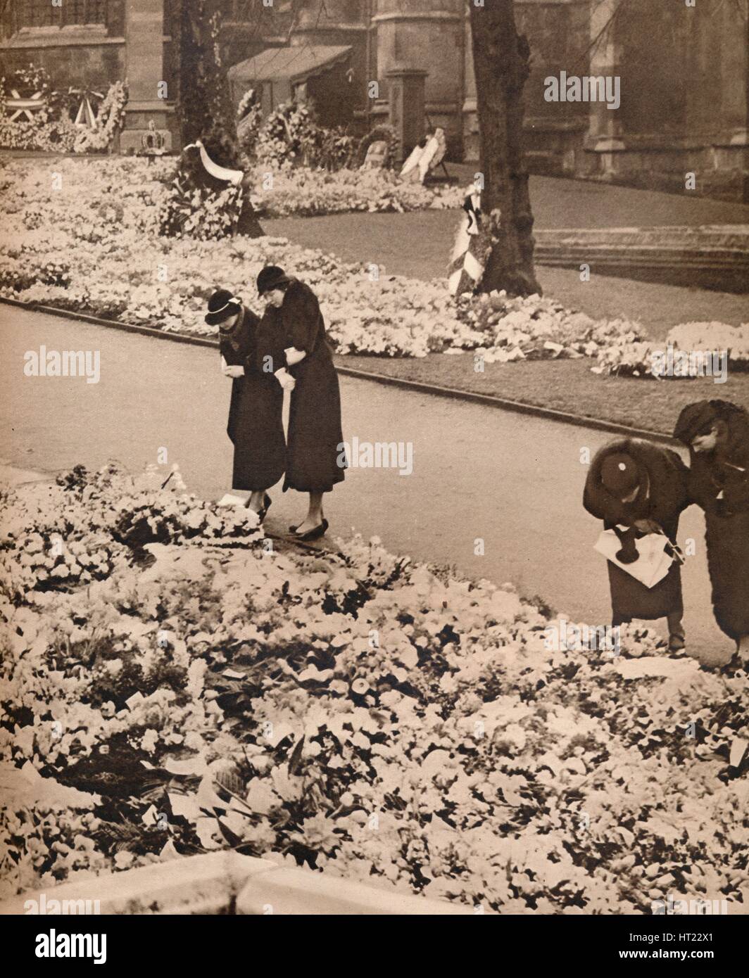 "L'État funérailles du roi George V à Windsor : couronnes memorial', 1936. Artiste : Inconnu. Banque D'Images