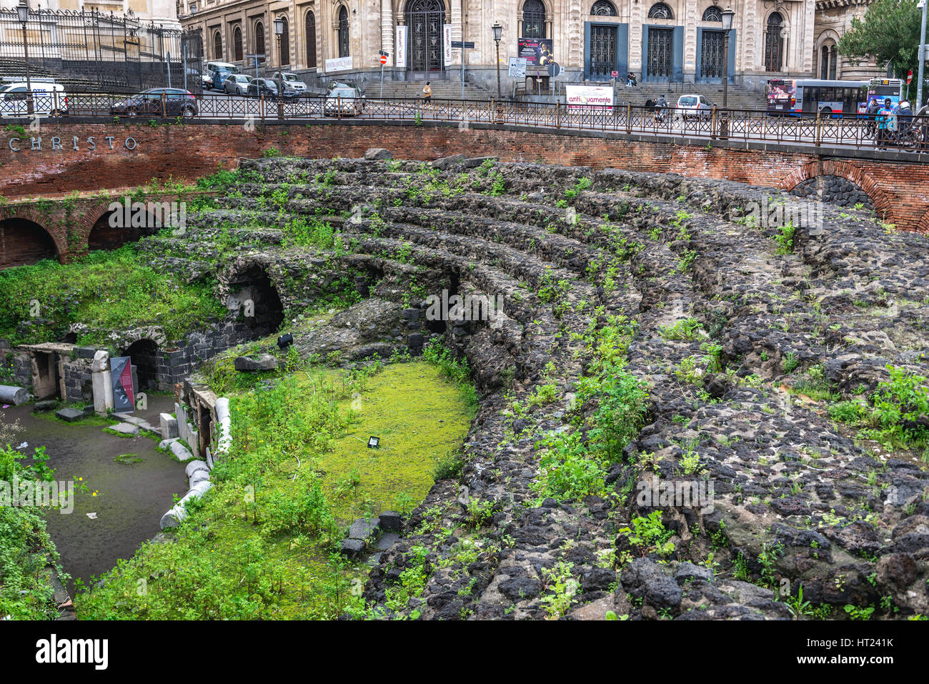 Ruines de l'Amphithéâtre romain sur la Piazza Stesicoro (Stesicoro) dans Catania City sur le côté est de l'île de Sicile, Italie Banque D'Images