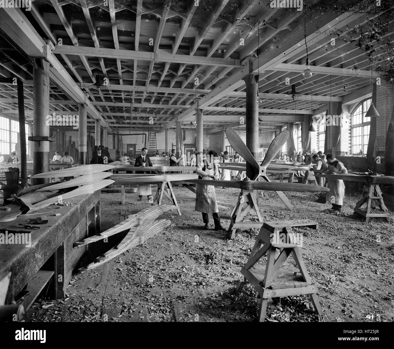 La construction d'aéronefs, l'établissement Hampton & Sons Ltd travaille, 43 Belvedere Road, Lambeth, Londres, juillet 1916. Artiste : H Bedford Lemere. Banque D'Images