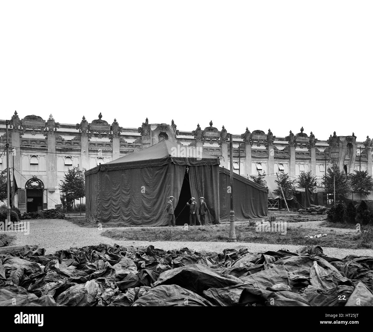 Waring & Gllow fabrique de munitions, White City, Hammersmith et Fulham, Londres, août 1916. Artiste : Adolphe Auguste Boucher. Banque D'Images