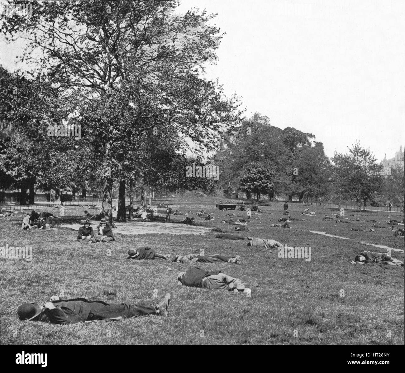 Un après-midi d'été, scène dans St James's Park, London, c1900 (1901). Artiste : Inconnu. Banque D'Images