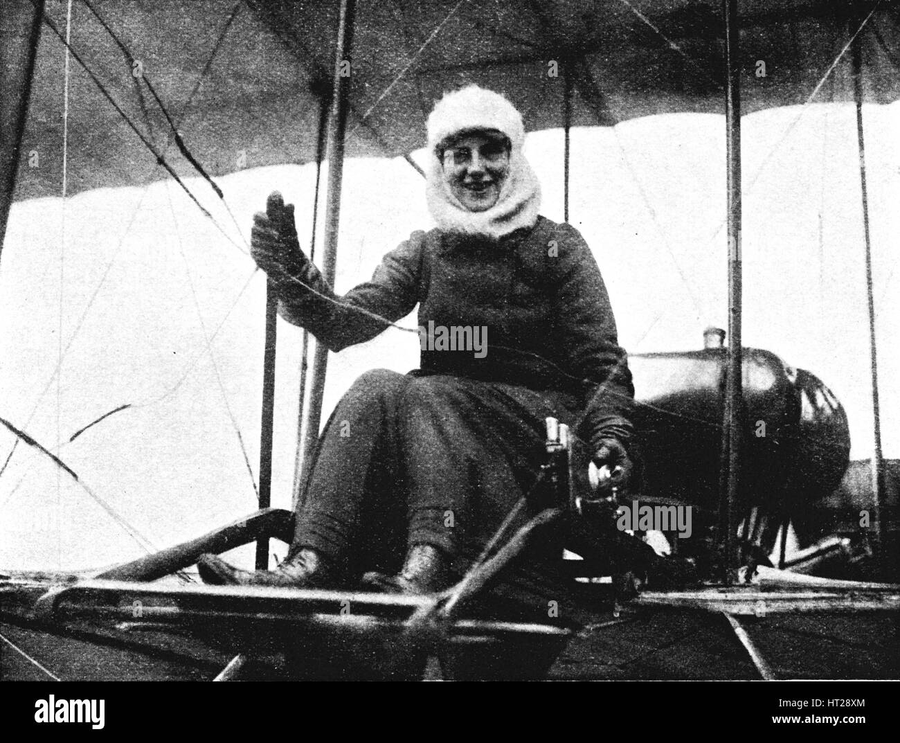 La seconde femme pilote britannique : Mme de Beauvoir Stocks dans son biplan Farman, 1911 (1933). Artiste : billet avion Photo. Banque D'Images