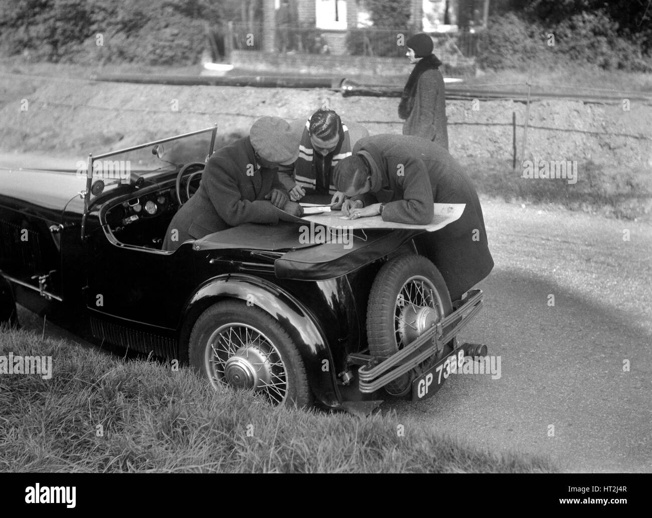 Wolseley Hornet prenant part à la Bugatti Owners Club location de chasse au trésor, 25 octobre 1931. Artiste : Bill Brunell. Banque D'Images