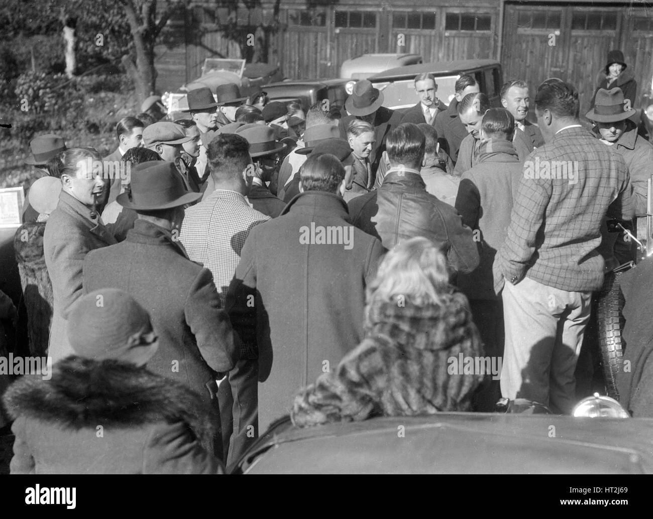 Les participants à la Bugatti Owners Club location de chasse au trésor, 25 octobre 1931. Artiste : Bill Brunell. Banque D'Images