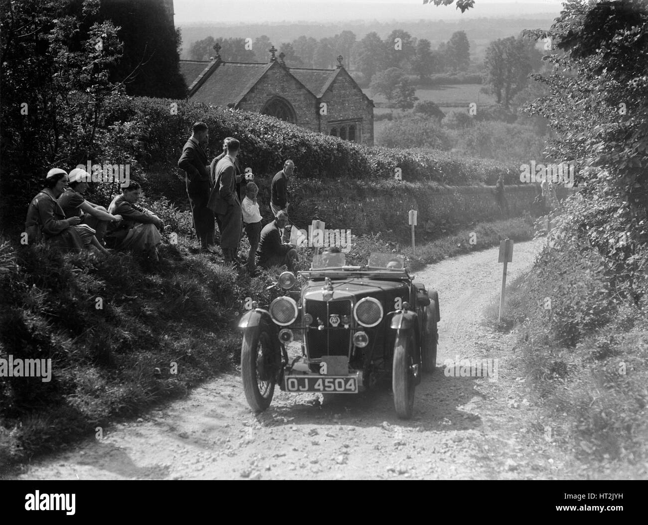 1932 MG J2 Standard en prenant part à une West Hants Lumière Car Club Ibberton Hill, procès, Dorset, 1930. Artiste : Bill Brunell. Banque D'Images