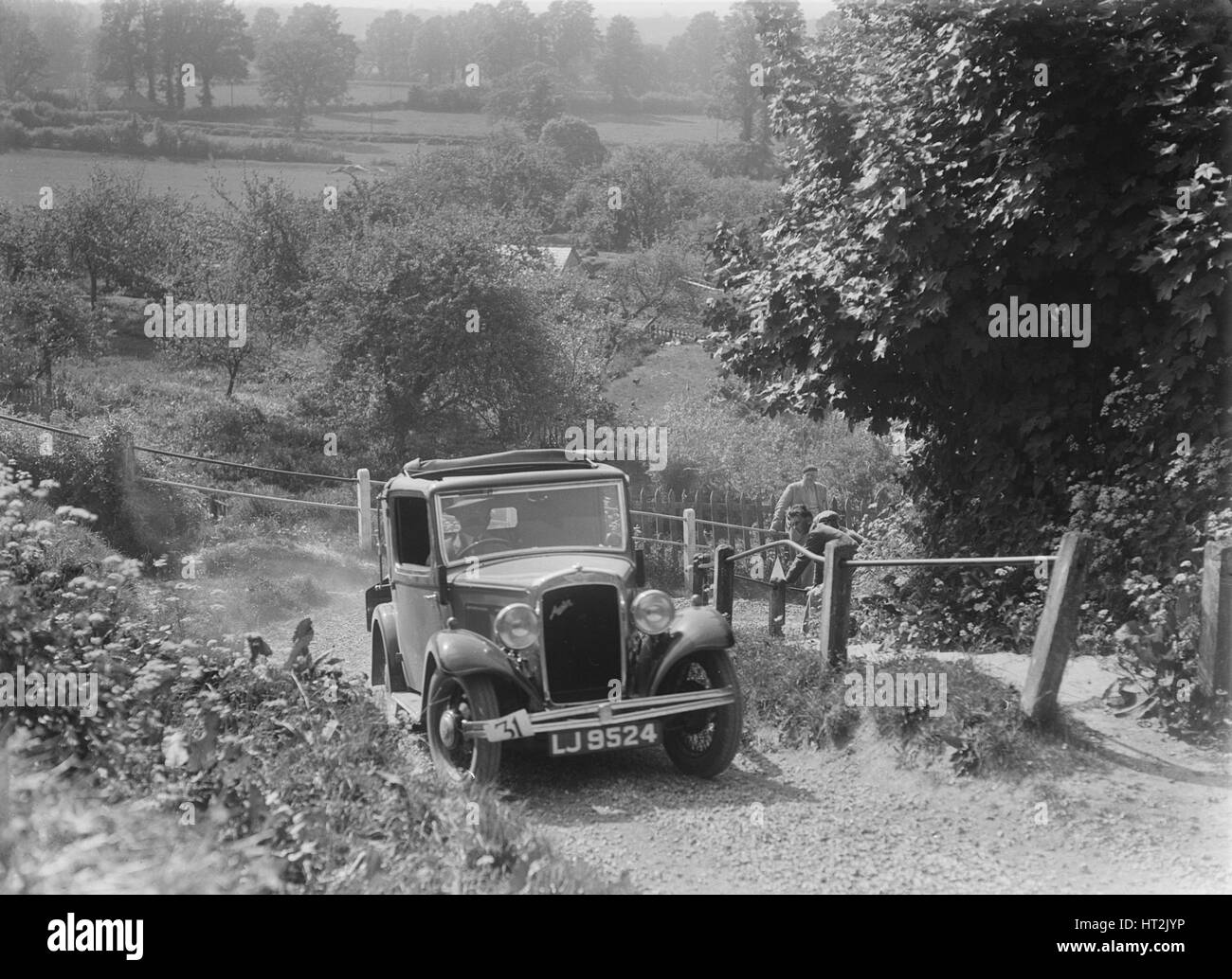 1934 Austin 10 prenant part à un West Hants Lumière Car Club Ibberton Hill, procès, Dorset, 1930. Artiste : Bill Brunell. Banque D'Images