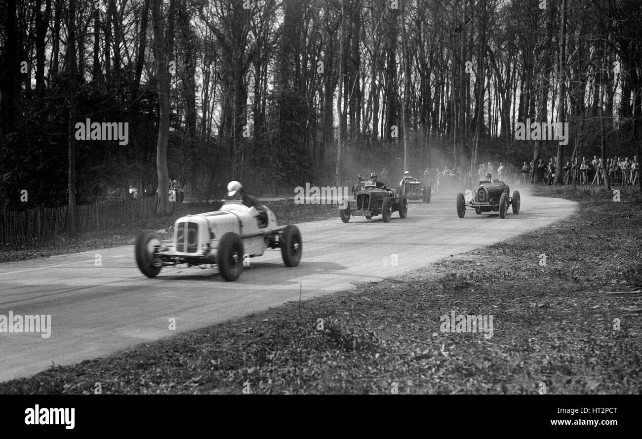 Ère, Vale de Spécial Ian Connell, Bugatti et MG Q type, Donington Park, Leicestershire, c1930s. Artiste : Bill Brunell. Banque D'Images