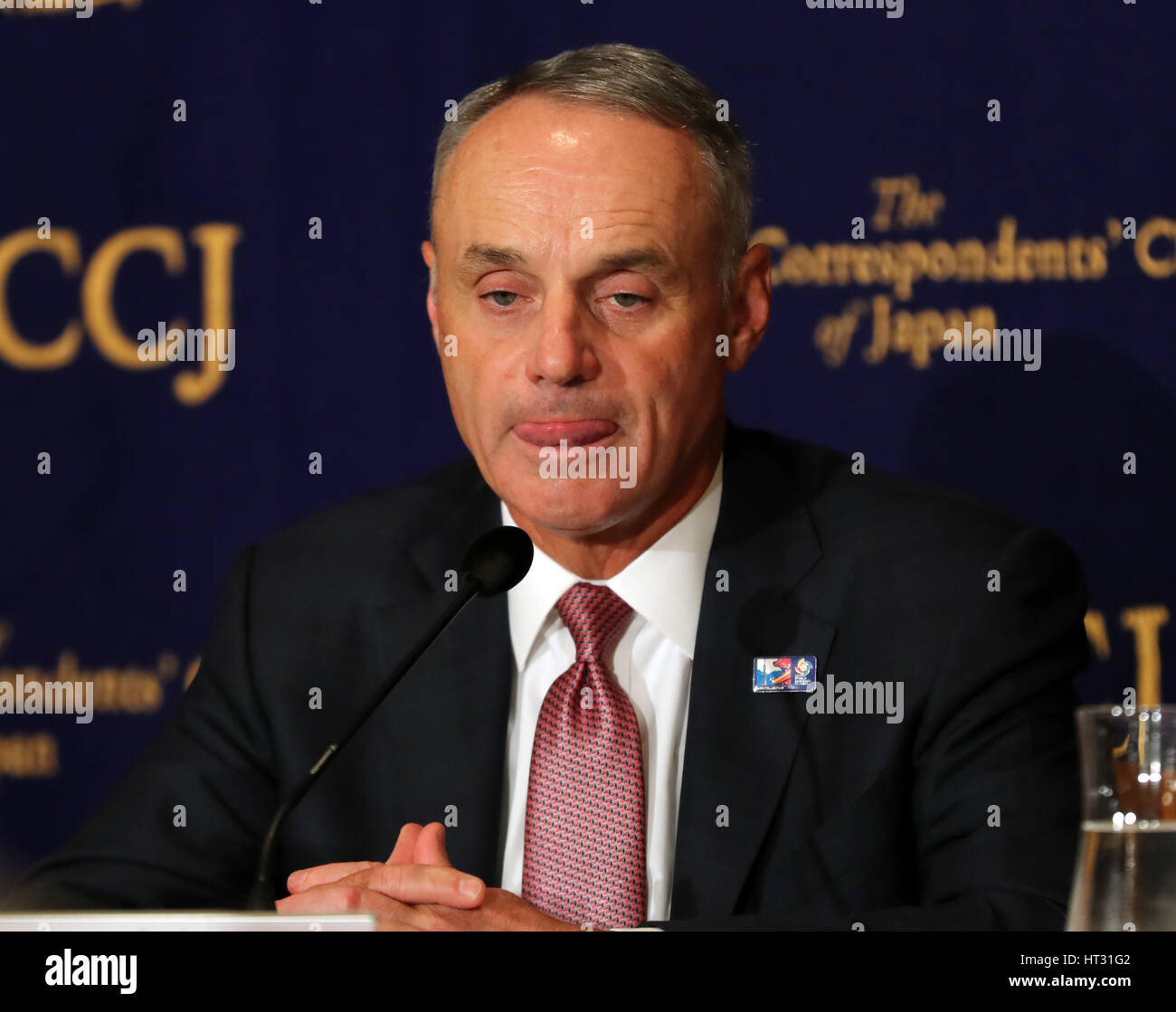 Tokyo, Japon. 7 mars, 2017. La Major League Baseball (MLB) Le commissaire Robert Manftred Jr. parle avant d'appuyer sur à Tokyo le mardi 7 mars 2017. Manfred est maintenant ici comme la 4e classique mondiale de Baseball (WBC), premier et deuxième tour commence au Tokyo Dome Stadium. Credit : Yoshio Tsunoda/AFLO/Alamy Live News Banque D'Images