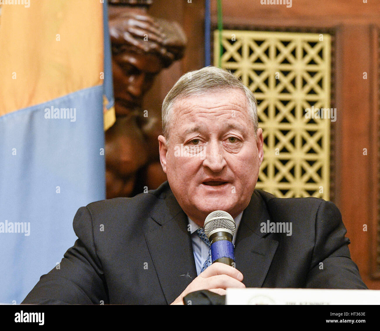 Philadelphie, Pennsylvanie, USA. 7 mars, 2017. Le maire de Philadelphie, JIM KENNEDY, à l'Hôtel de ville de Philadelphie pour un presser dans le cadre de l'Union de Philadelphie Mars au soccer, une célébration du début de la campagne du 8e club en MLS. Credit : Ricky Fitchett/ZUMA/Alamy Fil Live News Banque D'Images