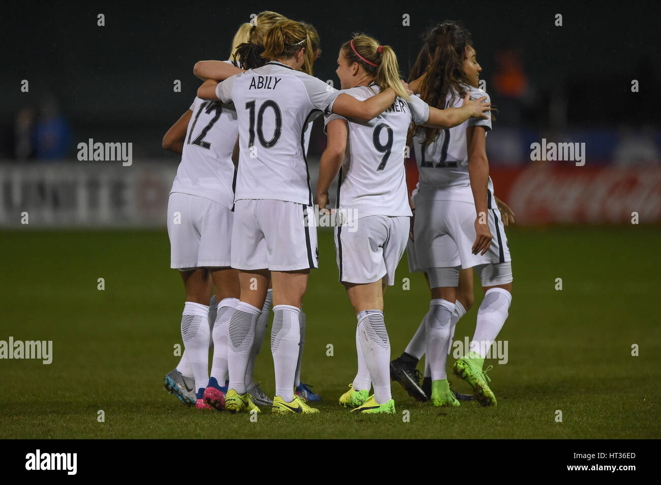 Washington DC, USA. 07Th Mar, 2017. L'équipe de France célèbre un deuxième but de Eugénie Le Sommer (9) tôt dans le match pendant le match entre les équipes nationales féminines de USA et de la France à la Coupe du SheBelieves au Stade RFK à Washington DC. John Middlebrook/CSM/Alamy Live News Banque D'Images