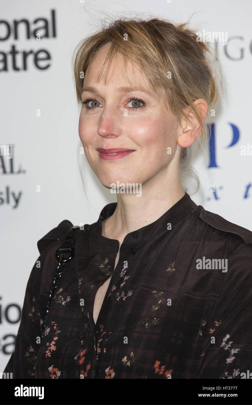 Londres, Royaume-Uni. 7 mars, 2017. L'actrice Hattie Morahan. Tapis rouge pour l'arrivée prochaine de gala au Théâtre National. Suivant est un fundrasing gala en soutien de NT L'apprentissage. Credit : Bettina Strenske/Alamy Live News Banque D'Images