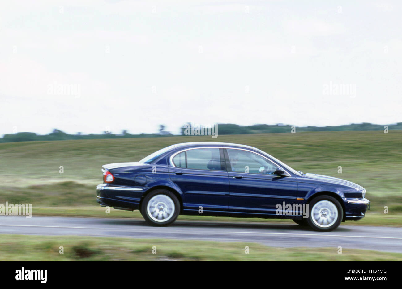 2001 Jaguar X type 2.5. Artiste : Inconnu. Banque D'Images