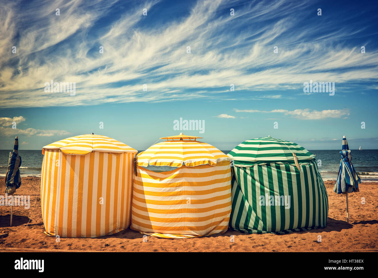 Parapluie de plage, plage de Deauville, France Banque D'Images