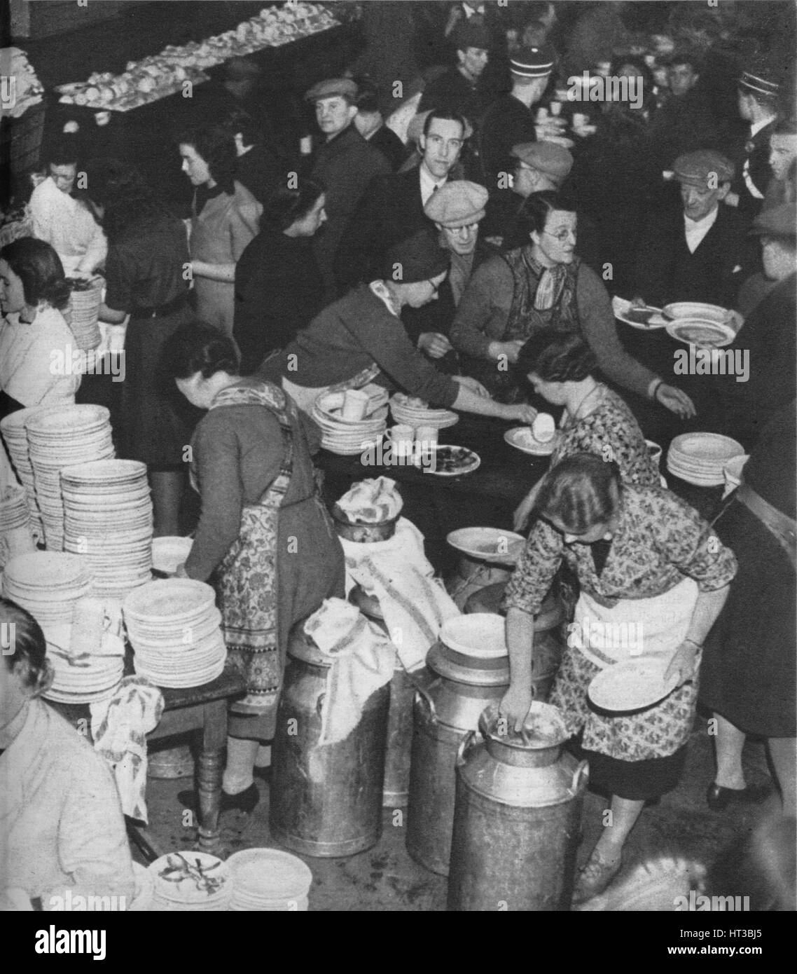"Le peuple Rassemblement pour la Nécessité : Clydeside alimente son sans-abri", 1941 (1942). Artiste : Inconnu. Banque D'Images