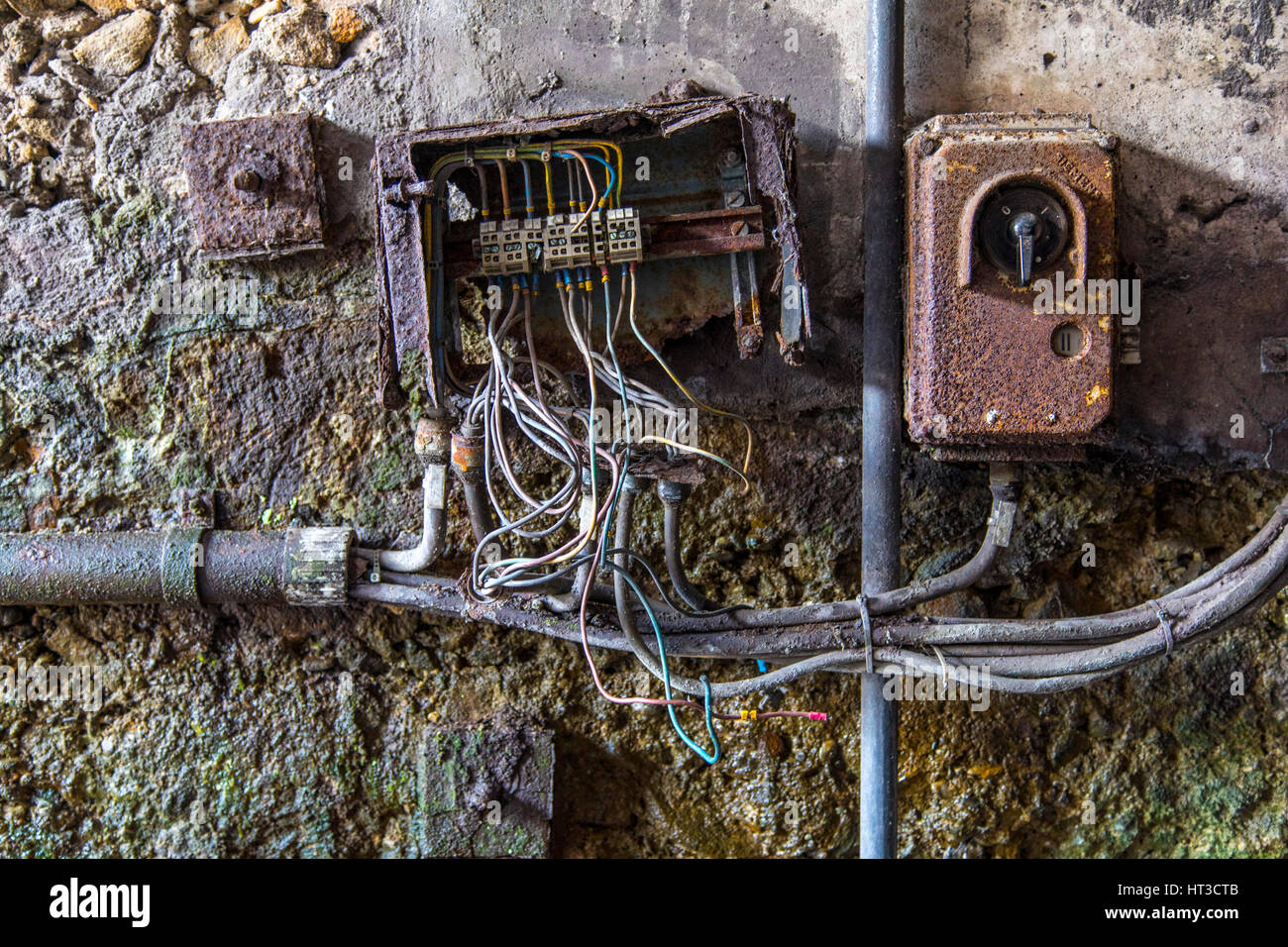 L'équipement électrique, interrupteur, détruit, cassé, métal rouillé, des structures de surface, Banque D'Images