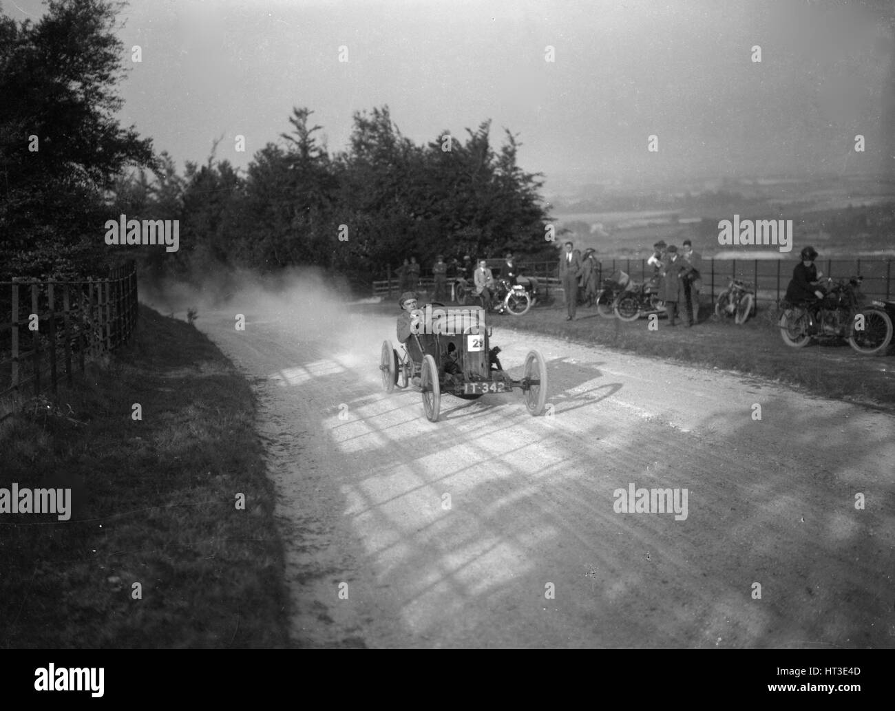 La conduite d'un GN RH Godfrey bleue, Hillclimb Inter-Varsity, Tring, Hertfordshire, 5 mars 1921. Artiste : Bill Brunell. Banque D'Images