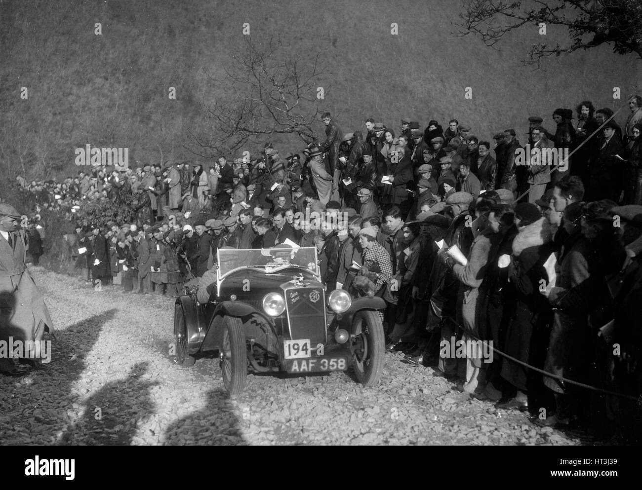 Hillman Minx Aero de RJ Williams qui se font concurrence sur les terres du CMC Fin Procès, mendiants Roost, Devon, 1936. Artiste : Bill Brunell. Banque D'Images