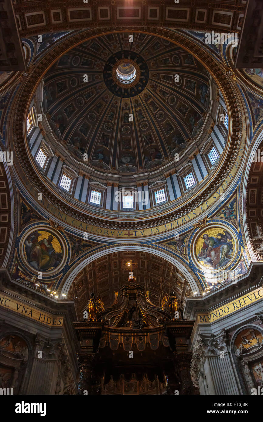 Capola dome, à l'intérieur de la Basilique St Pierre, Vatican, Rome, Italie Banque D'Images