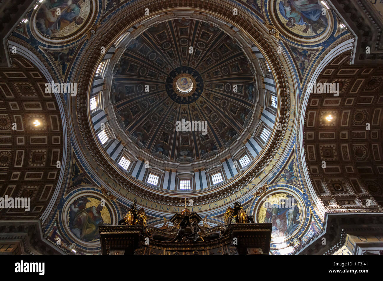 Capola dome, à l'intérieur de la Basilique St Pierre, Vatican, Rome, Italie Banque D'Images