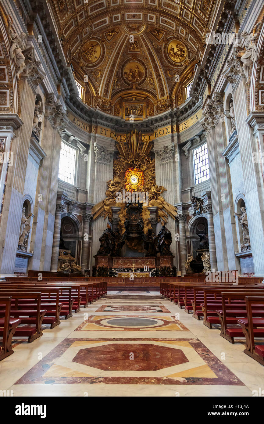 Intérieur de la Basilique Saint-Pierre, Vatican, Rome, Italie Banque D'Images