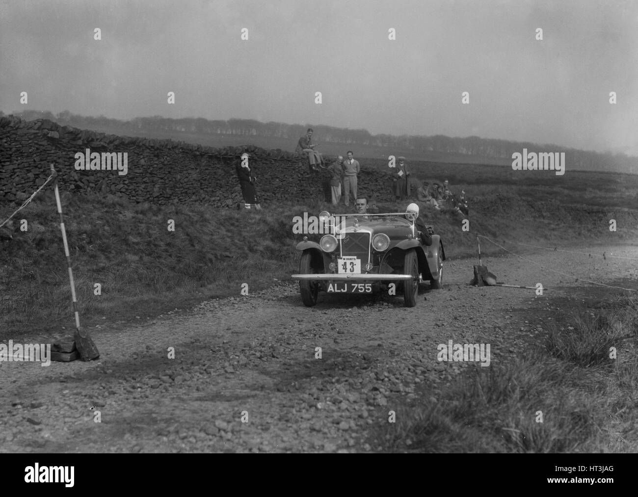 Hillman Minx Aero ouvrir 2 places de LJO Bartlett compétitive dans une Sunbac Inter-Club Team Trial, 1935. Artiste : Bill Brunell. Banque D'Images