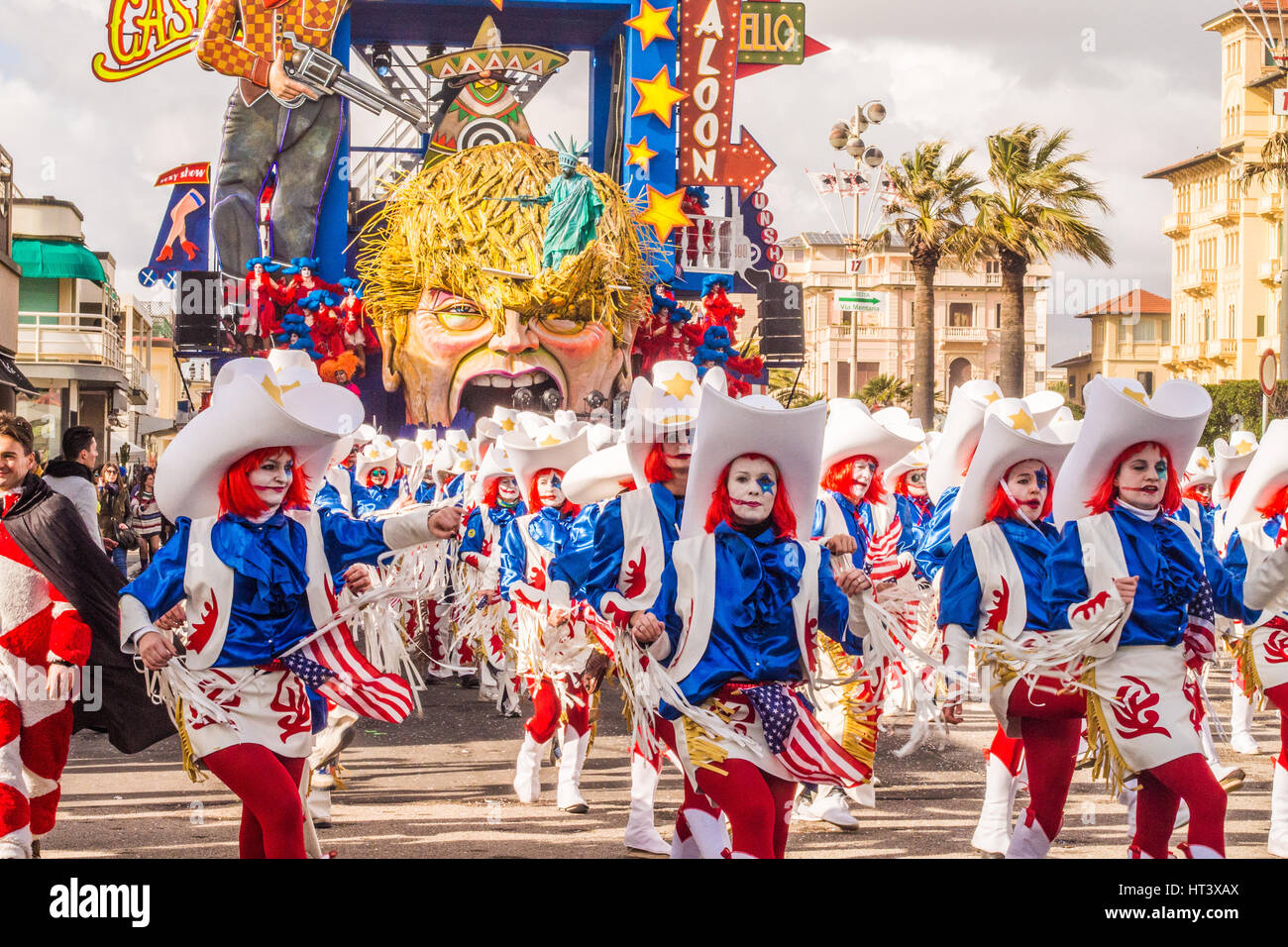 'Donald Trump Float' au carnaval de Viareggio dans la province de Lucca, région Toscane, Italie. Banque D'Images