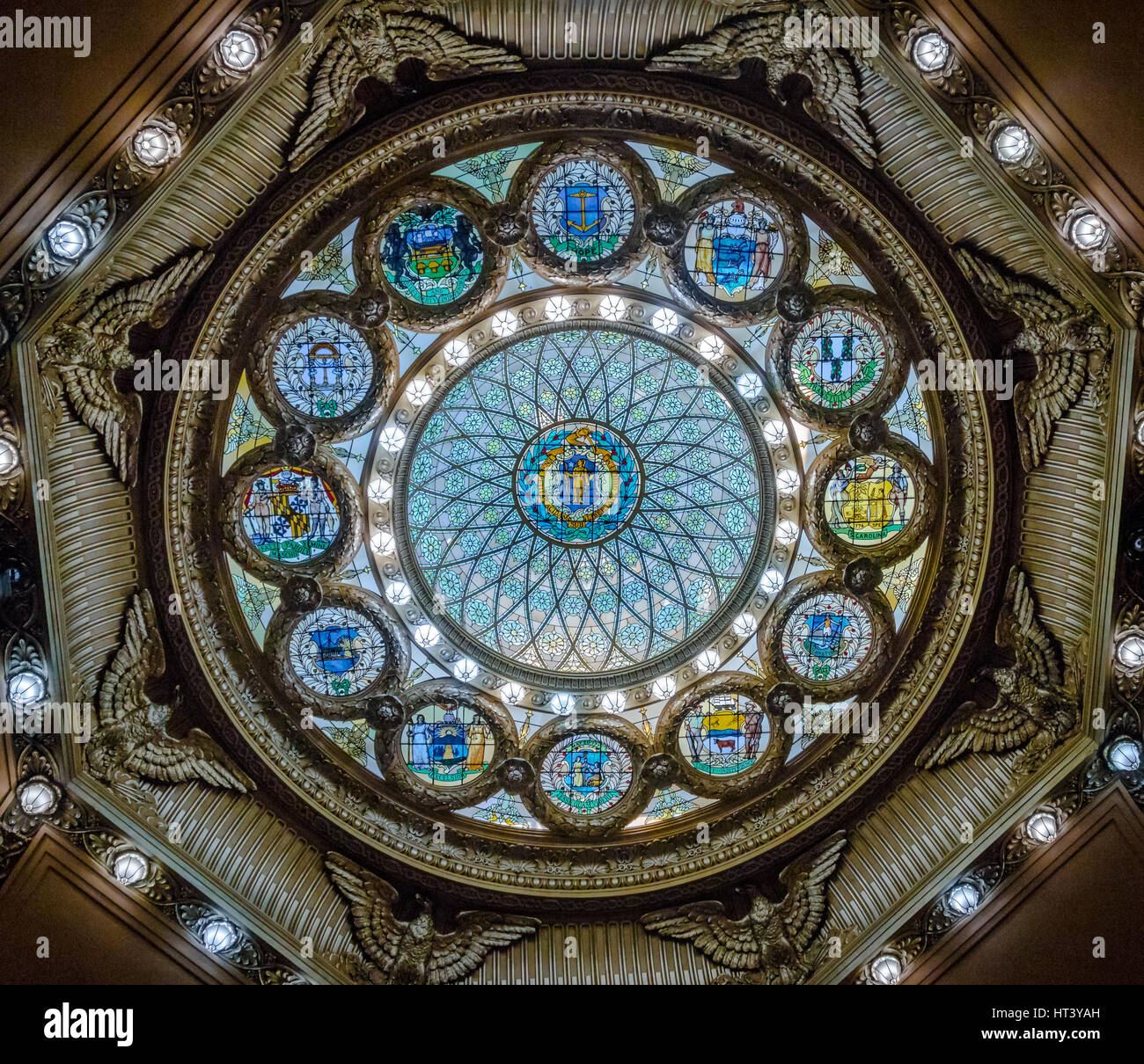 Dôme intérieur détail de Memorial Hall à la Massachusetts State House Banque D'Images