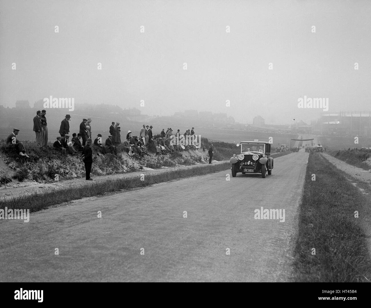 Limousine Rolls-Royce au B&Brighton HMC rallye automobile, 1930. Artiste : Bill Brunell. Banque D'Images