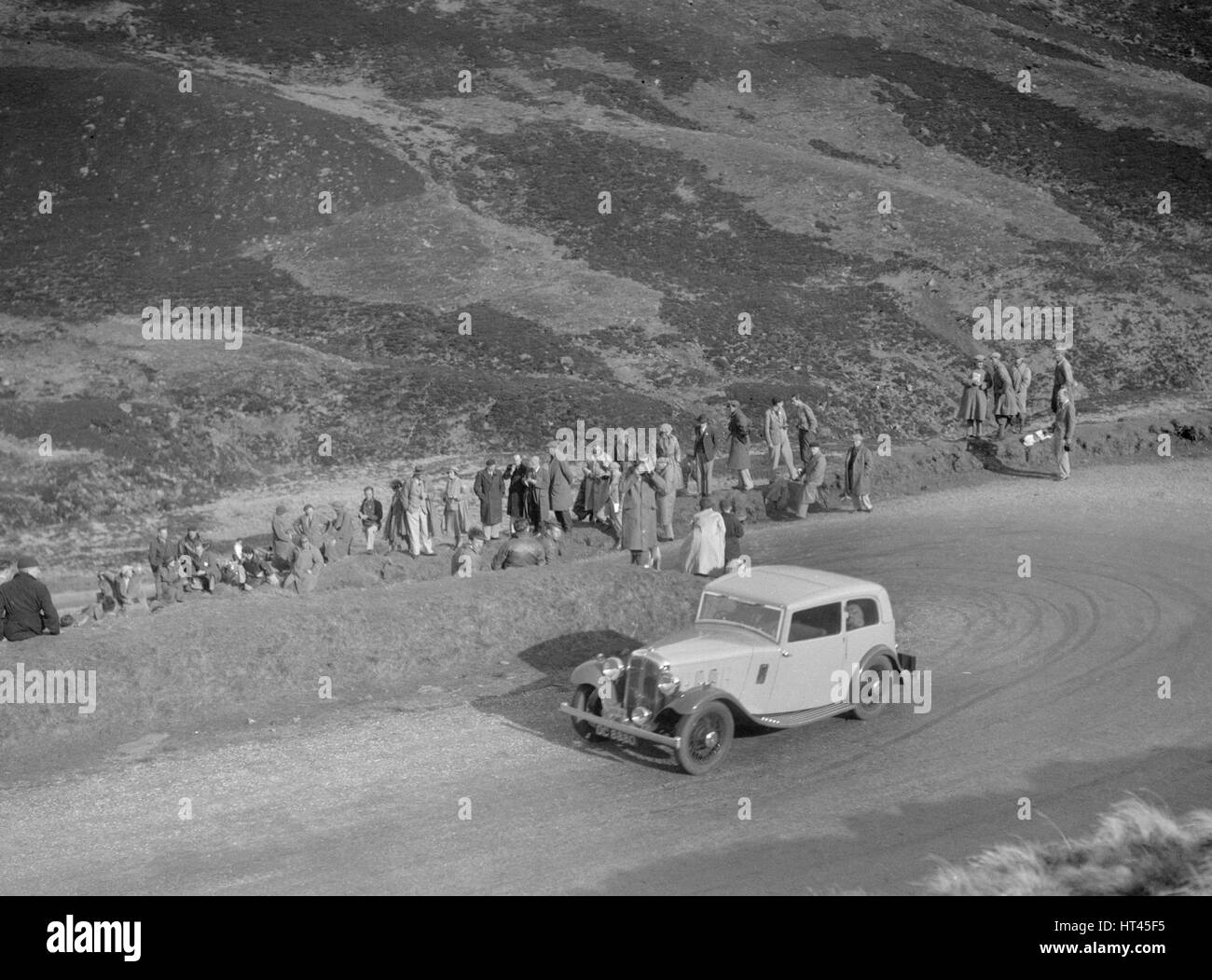 Austin 12/6 de JW Flewitt écossais au CCSR, Devil's Elbow, Glenshee, 1934. Artiste : Bill Brunell. Banque D'Images