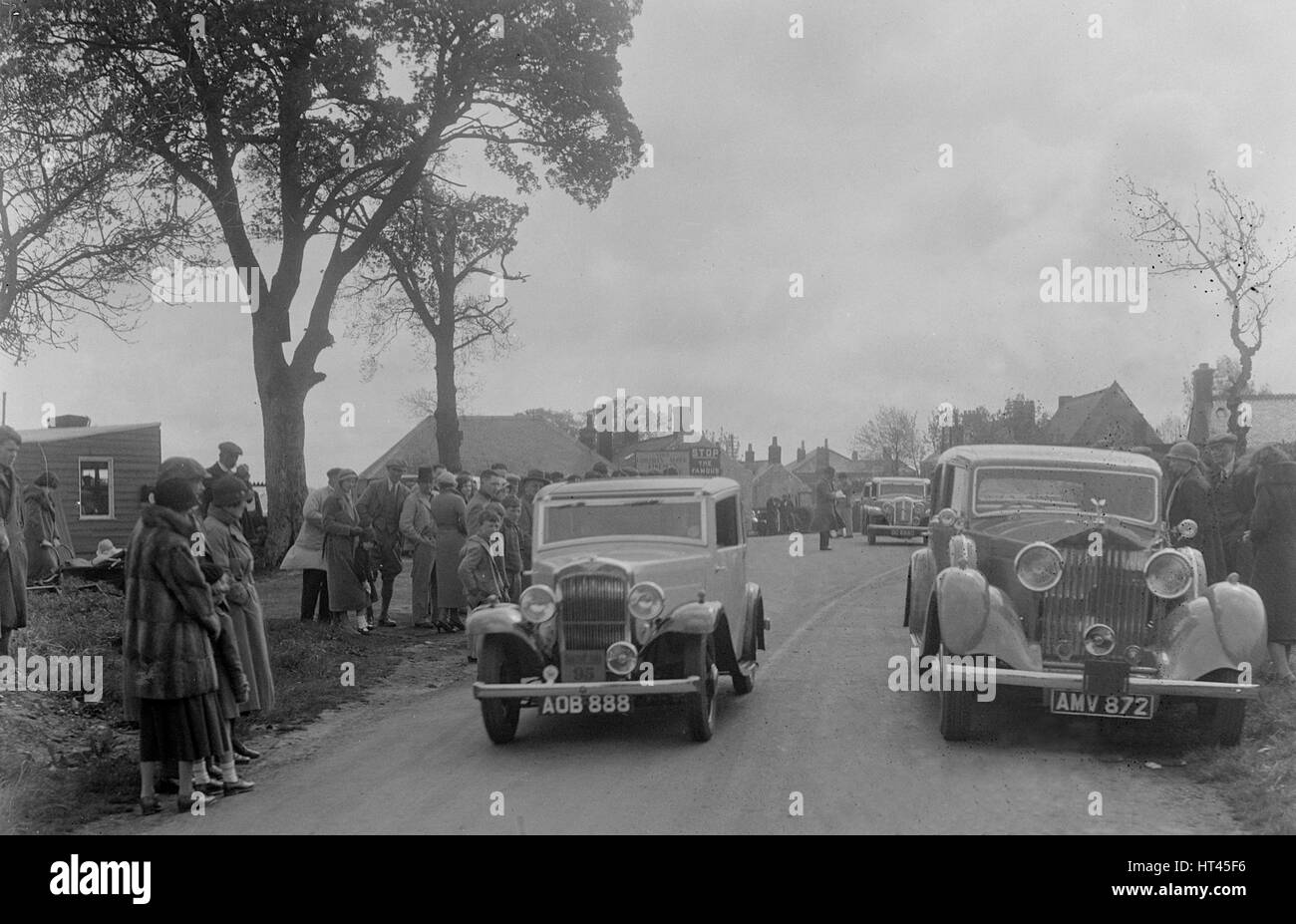 Austin berline sport de Mrs MS Flewitt et Rolls-Royce salon à l'Écossais du CCSR, 1934. Artiste : Bill Brunell. Banque D'Images