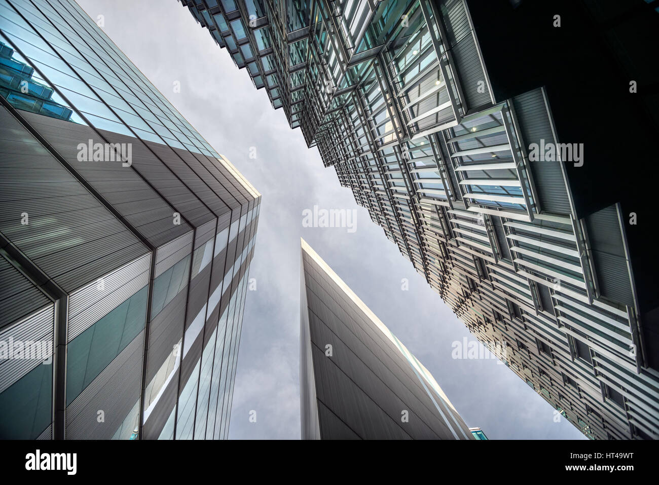Low angle view of tall buildings de verre d'entreprise. Southwark, Londres Banque D'Images
