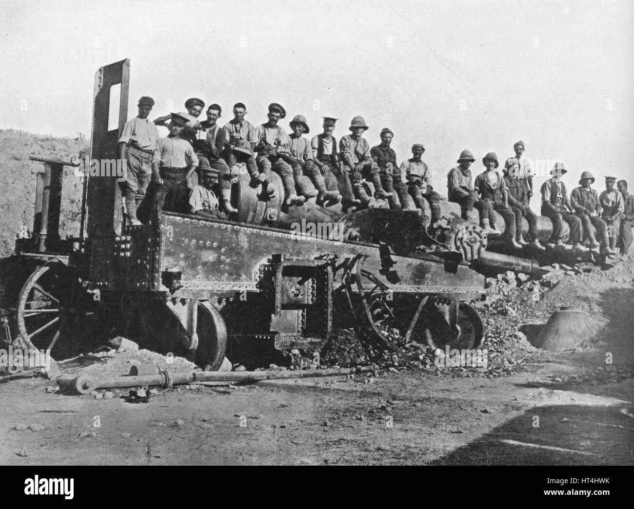 "Les soldats britanniques sur l'épave d'un bain turc gun', 1915. Artiste : Inconnu. Banque D'Images