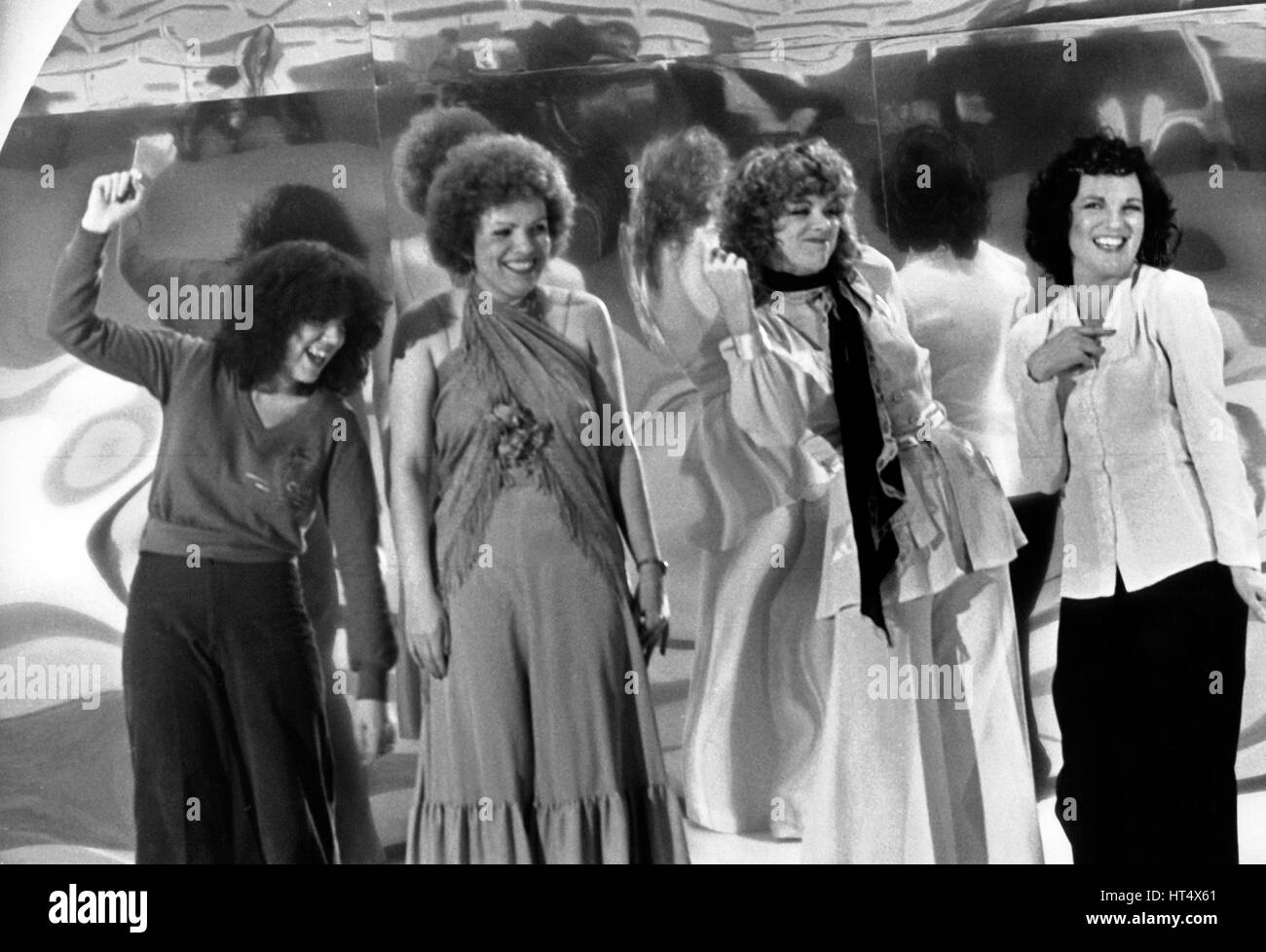 Britische Mädchenband «la surprise de soeurs à Hambourg, Deutschland 1970 er Jahre. British girl groupe 'la surprise de la scène des Sœurs à Hambourg, Allemagne 70. Banque D'Images