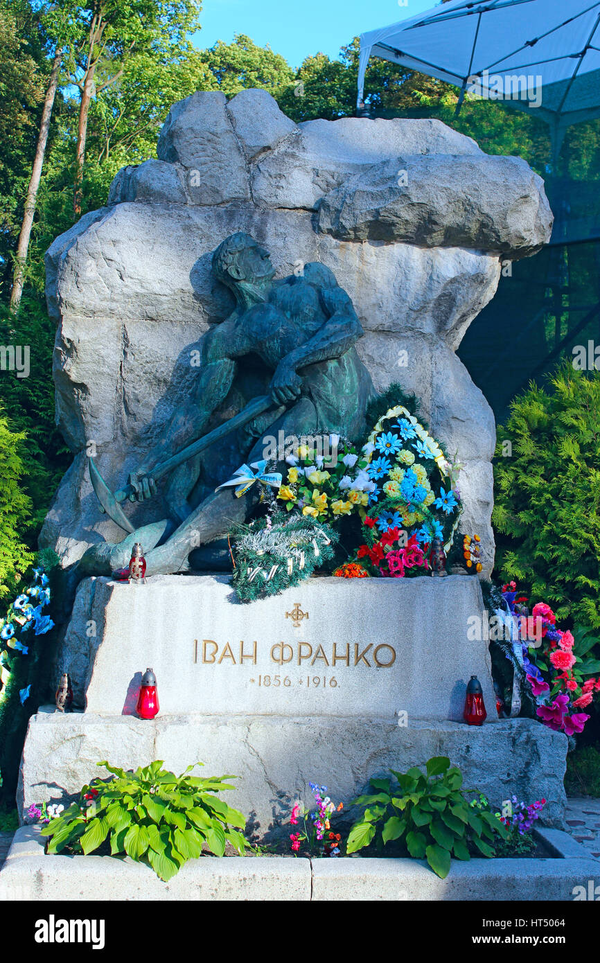 Tombe du célèbre écrivain ukrainien, poète, écrivain, scientifique, le publiciste Ivan Franko sur Lychakiv Cemetery à Lviv Banque D'Images