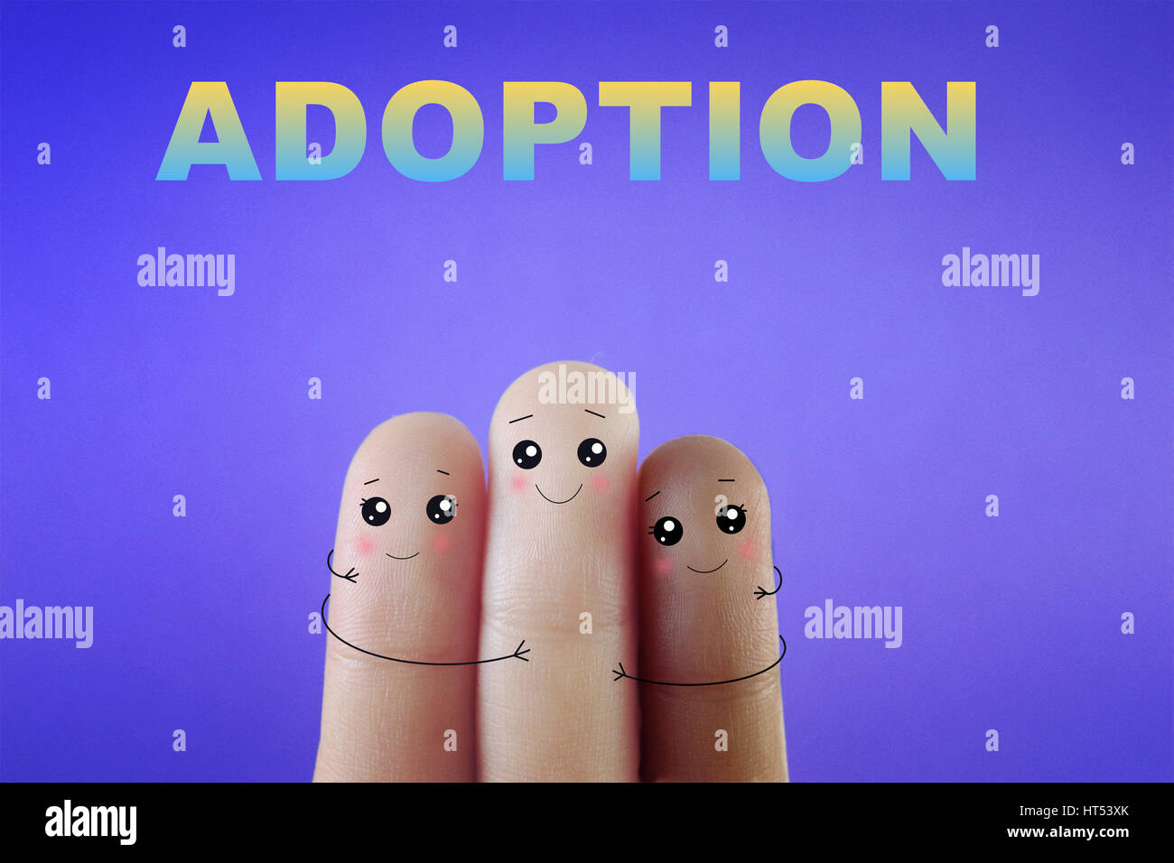 Trois doigts décoré comme une petite famille heureuse. Banque D'Images