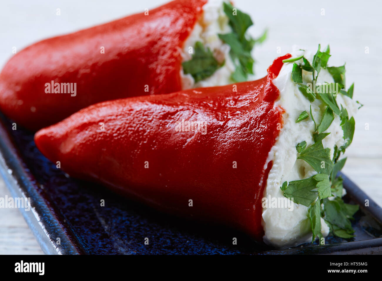 Pinchos rempli de poivre piquillo pimientos pintxos tapas de l'Espagne l'alimentation Banque D'Images