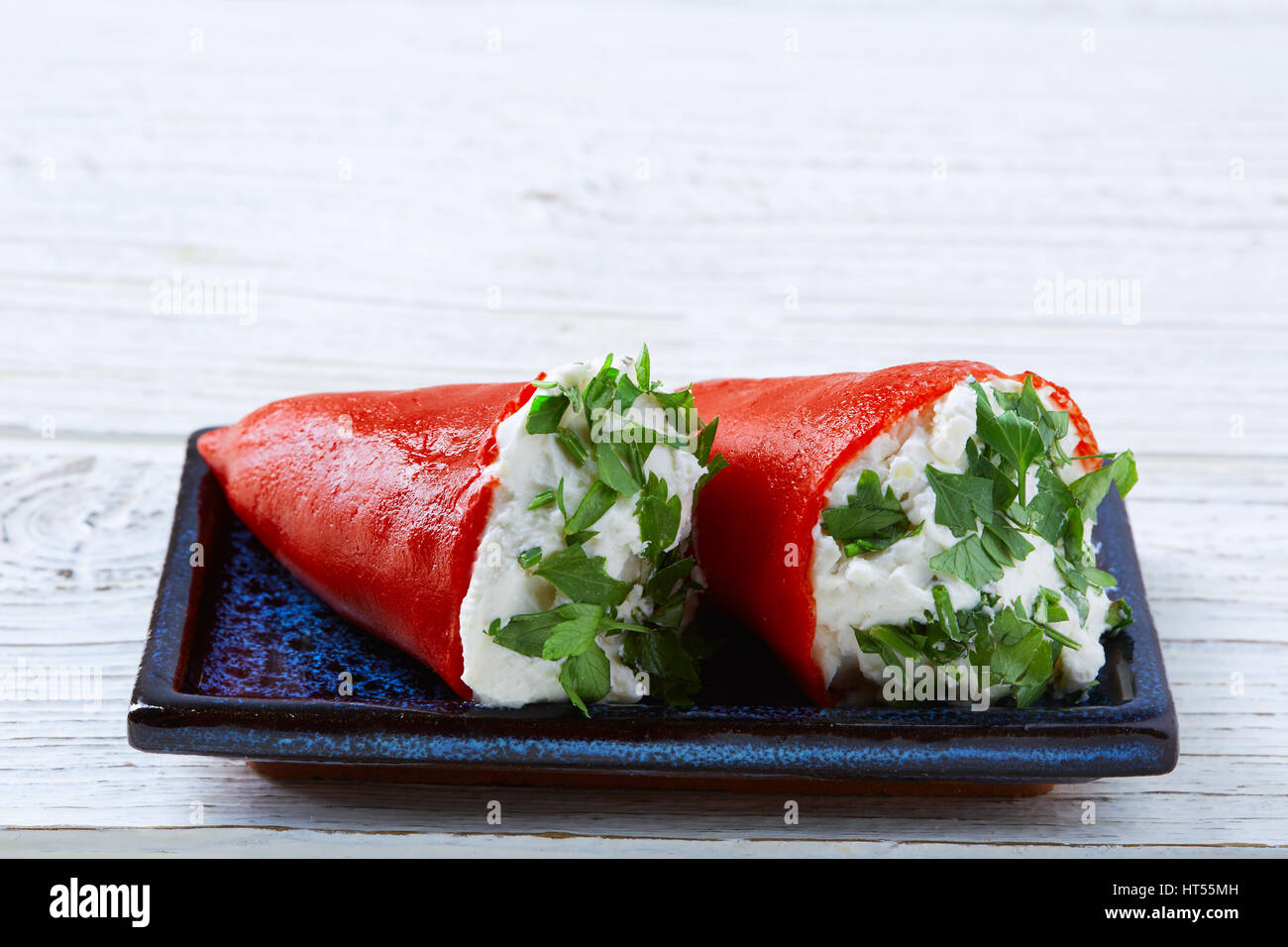 Pinchos rempli de poivre piquillo pimientos pintxos tapas de l'Espagne l'alimentation Banque D'Images