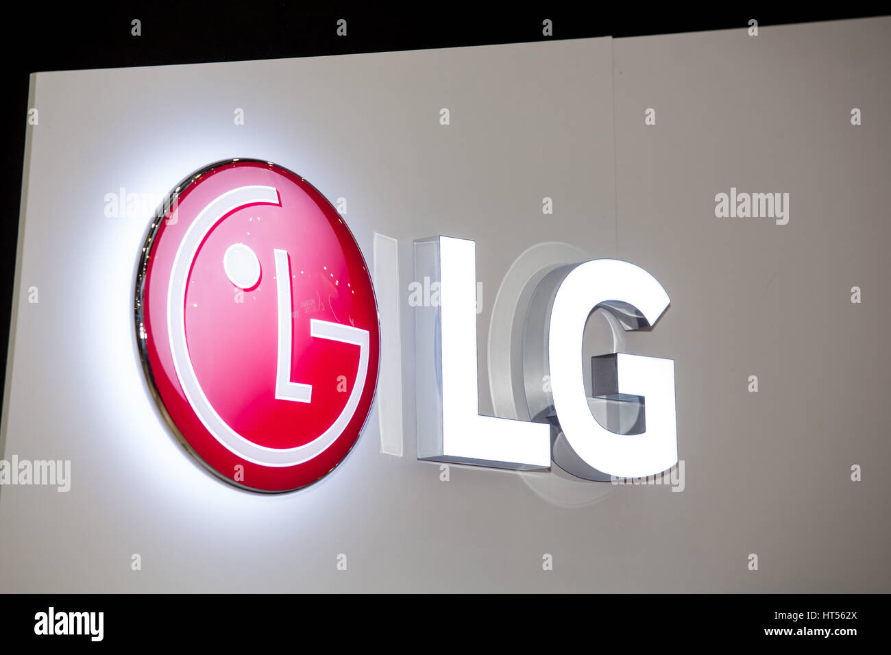 Moscou, Russie - Février 2016 : LG logo de l'entreprise sur le mur. LG est un conglomérat multinational corporation Banque D'Images