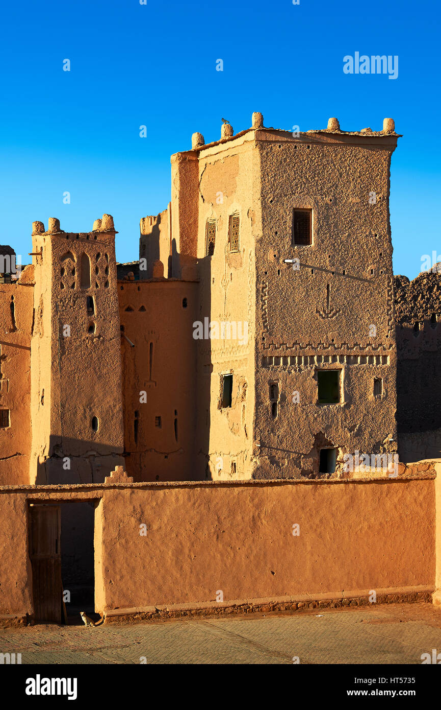 Extérieur de la Kasbah de Taourirt de brique de boue, Ourrzazate, Maroc, construit par Pacha Glaoui. Site du patrimoine mondial de l'Unesco Banque D'Images