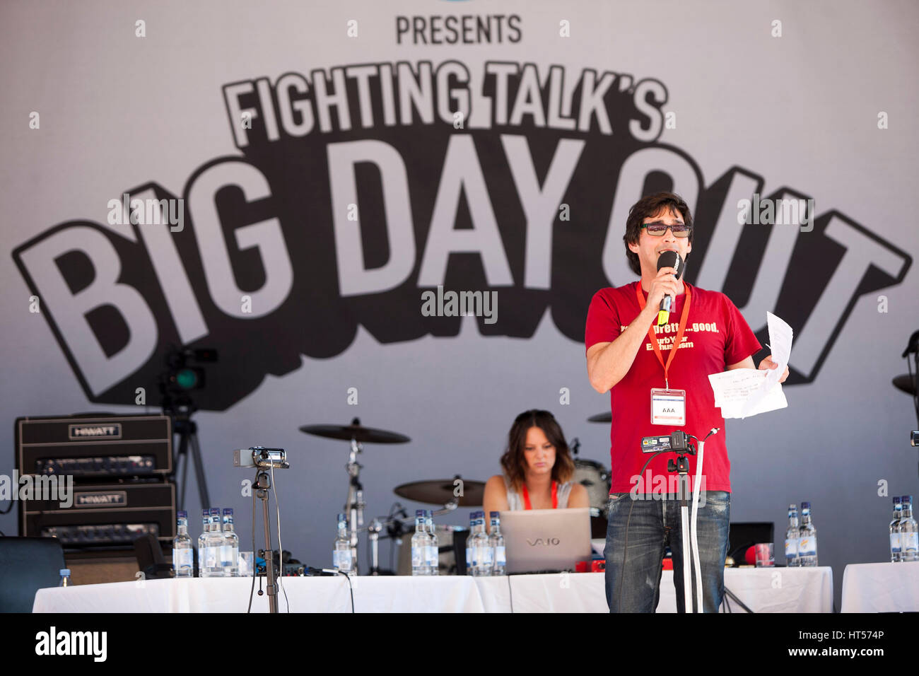 Radio 5 live parler de lutte contre l''s Big Day Out à la Brittania Stadium , Stoke . Présentateur Colin Murray Banque D'Images