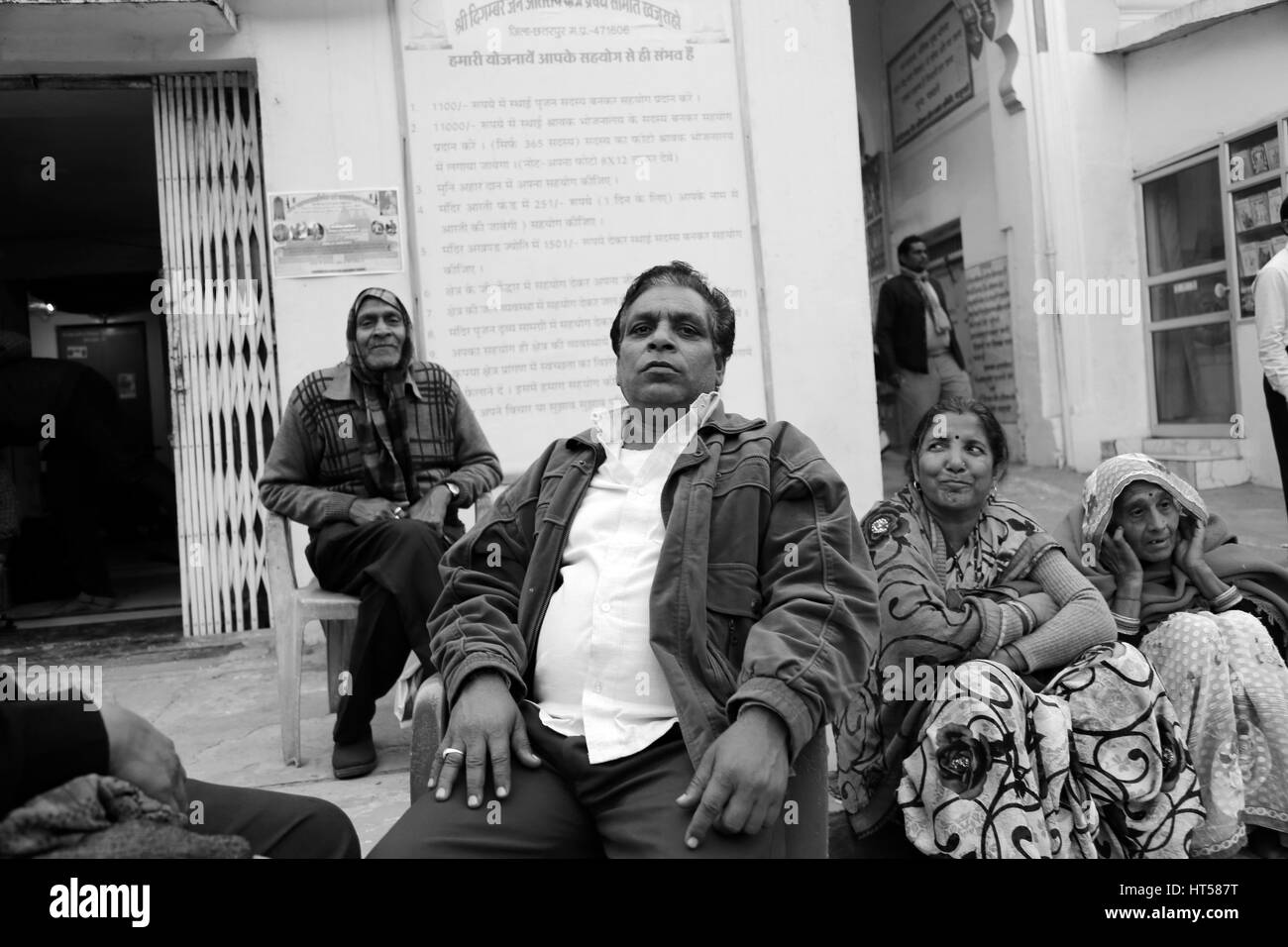 Portrait de groupe des adultes. noir et blanc. L'Inde Banque D'Images