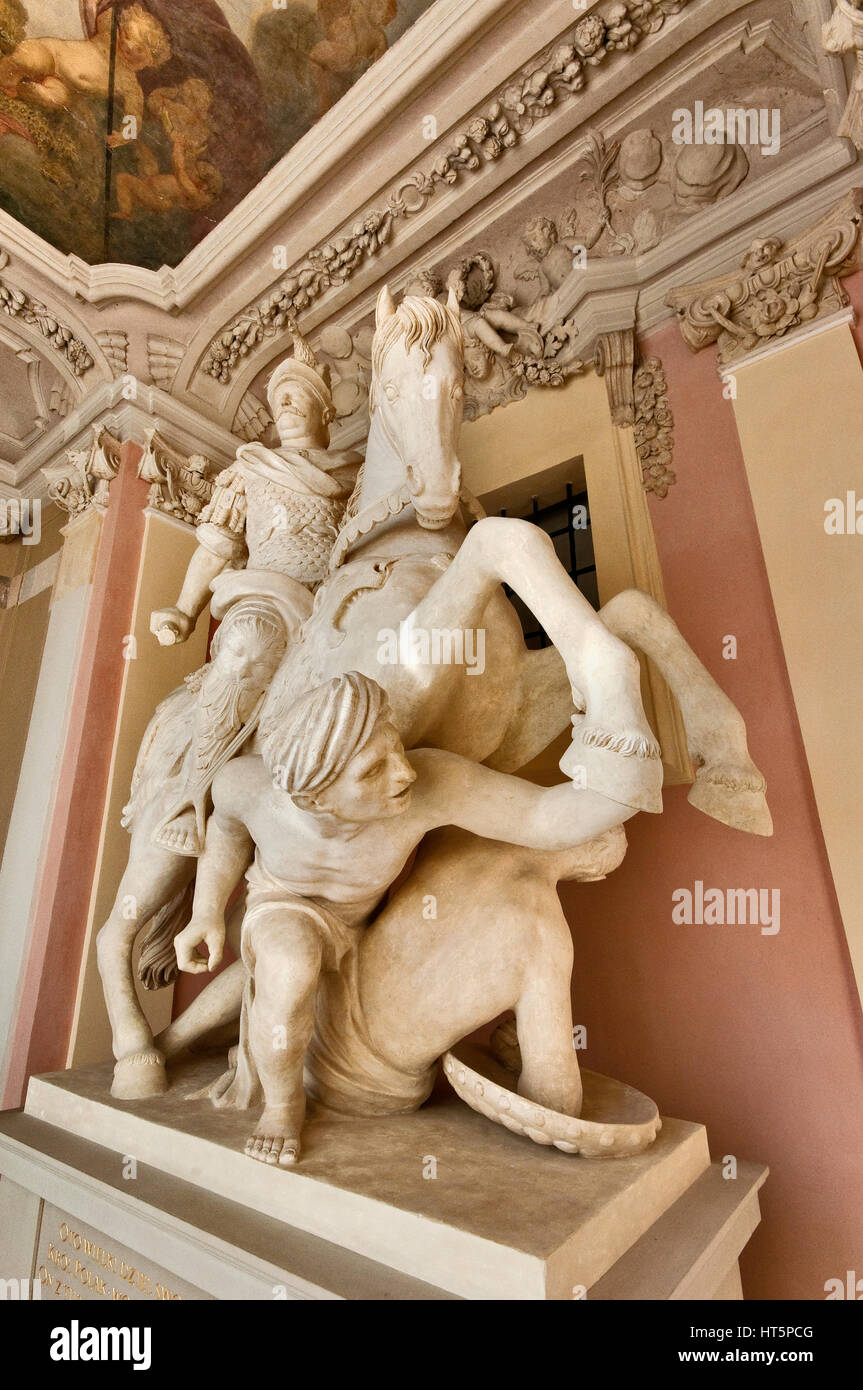 Allegoric statue équestre du roi Jan III Sobieski l'écrasement des envahisseurs turcs à Vienne en 1683, le palais de Wilanów à Varsovie, Pologne Banque D'Images
