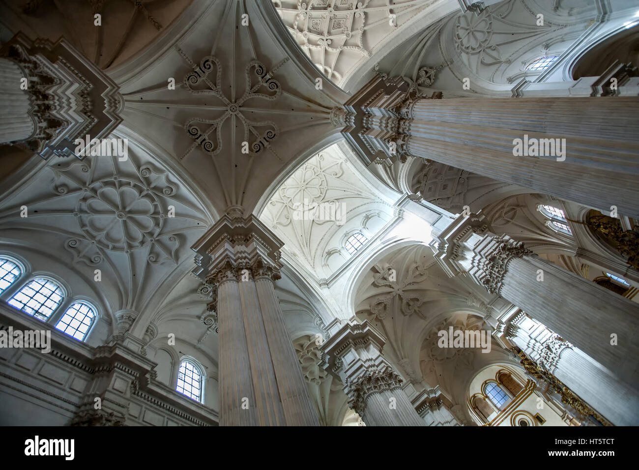Colonnes et plafond, la Cathédrale de Grenade (Cathédrale de l'Incarnation), Granada, Espagne Banque D'Images